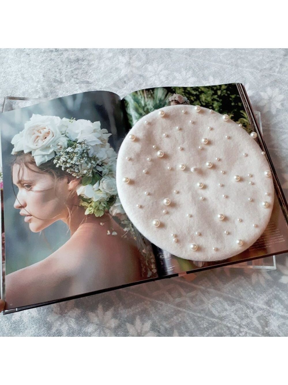 Minakolife wool beige beret w/ pearl embellishment